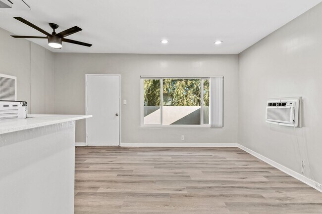 Interior Photo - 1655-1701 West Malvern Avenue