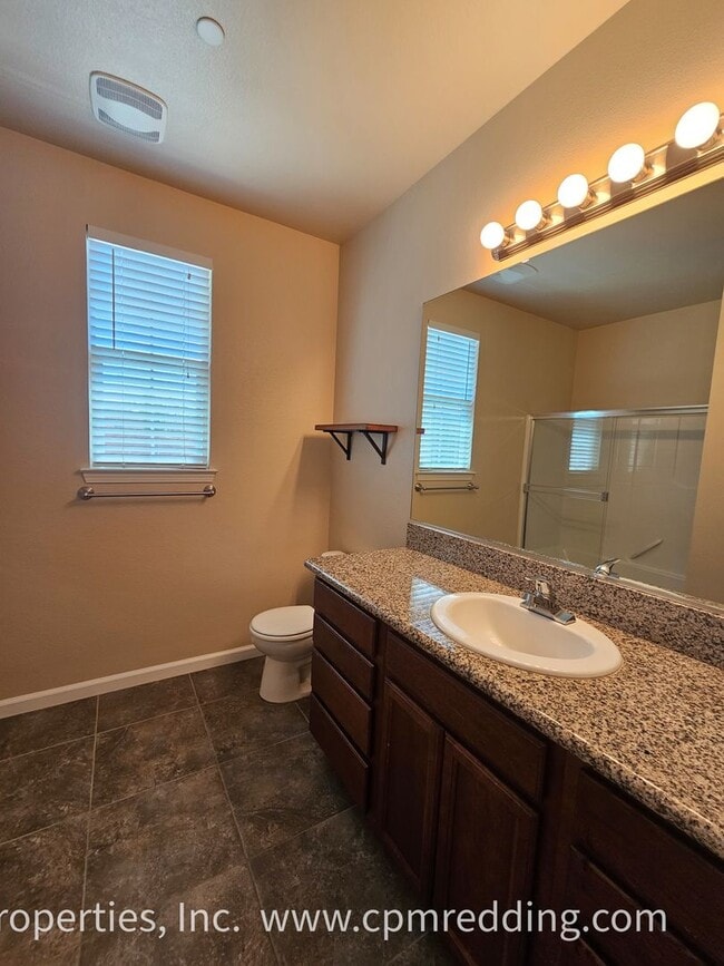 Building Photo - Spacious 5 Bedroom in the Heart of Redding!