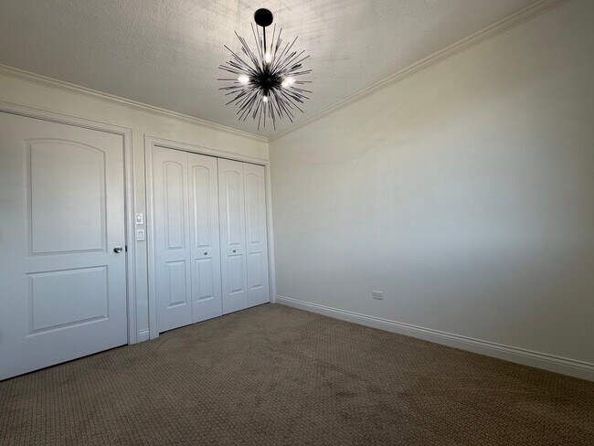 Building Photo - 5 Echo Ct