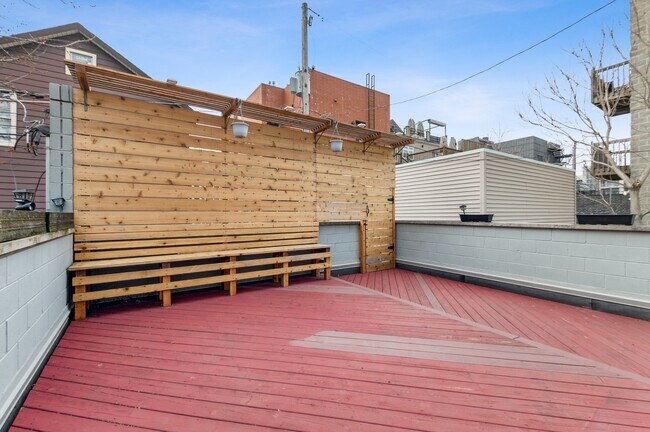 Building Photo - 1527 W Pearson St