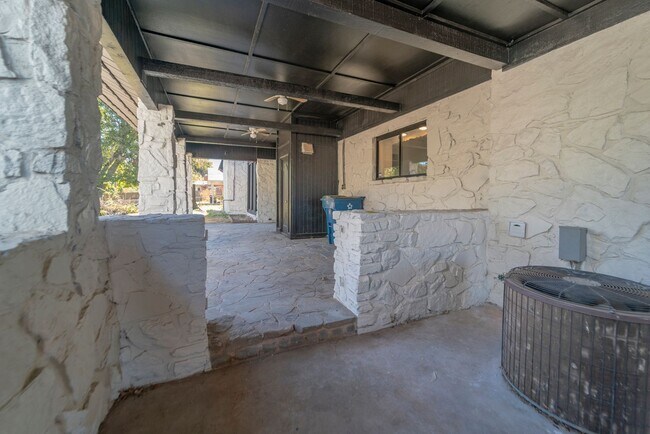 Building Photo - Opportunity Knocking with this HUGE home a...