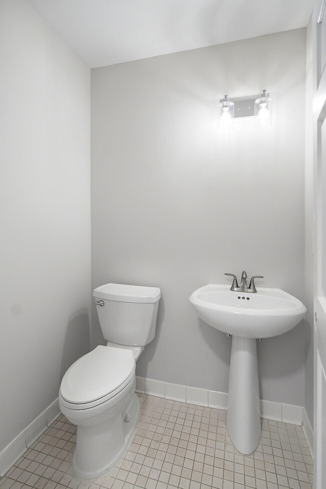 Building Photo - 205 Shearwater Ct W