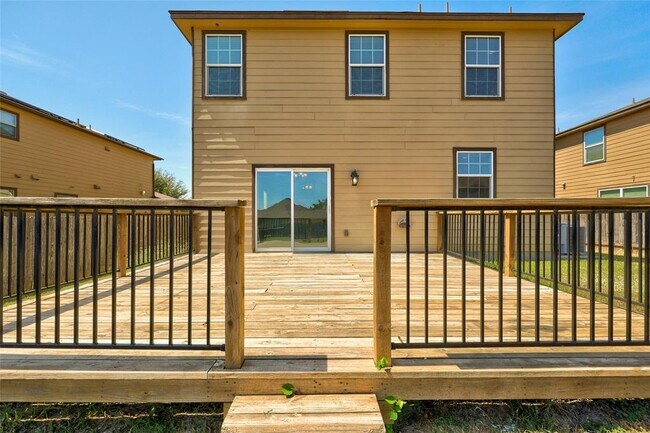 Building Photo - 455 Gina Dr