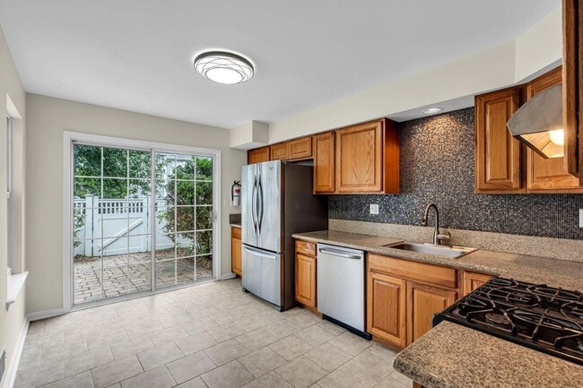 Building Photo - 206 Sandpiper Ct