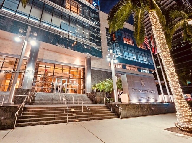 Building Photo - 1435 Brickell Ave