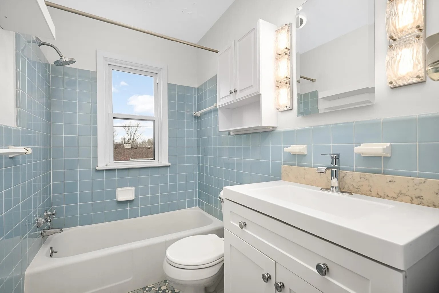 Building Photo - 5830 Lyndale Ave S