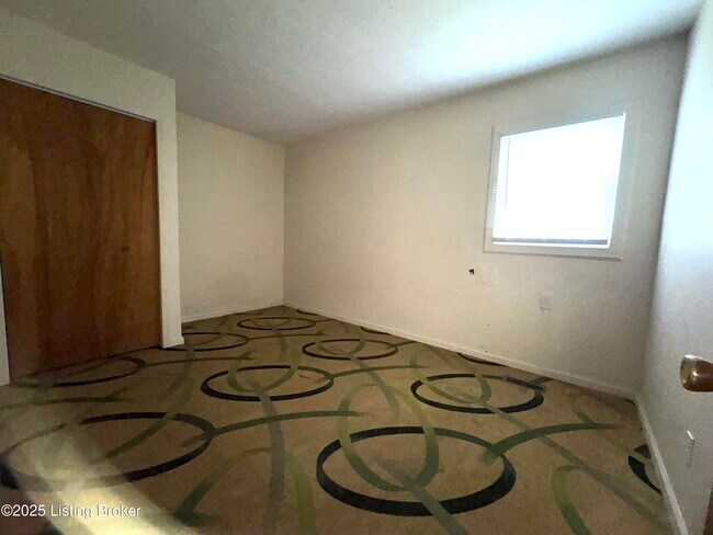 Building Photo - 9909 Mt Eden Rd