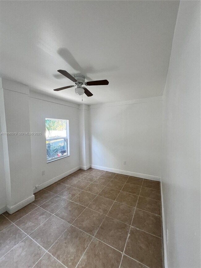 Building Photo - 2588 NE 182nd Terrace