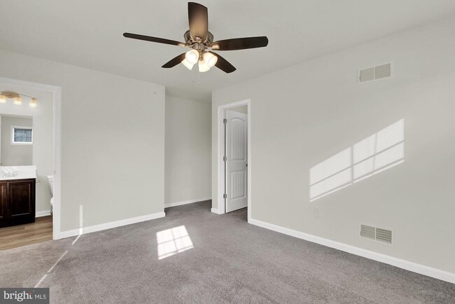 Building Photo - 10-30 Millrace Ct