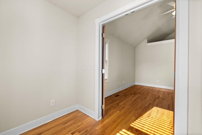 Building Photo - 975 N 6th St