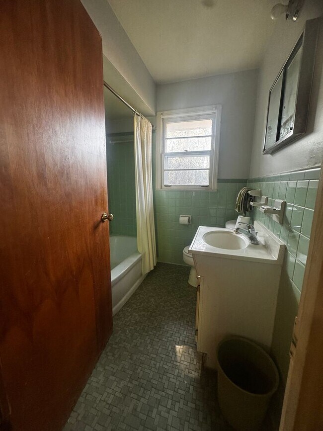 Building Photo - Home located on a quiet Cul-de-Sac