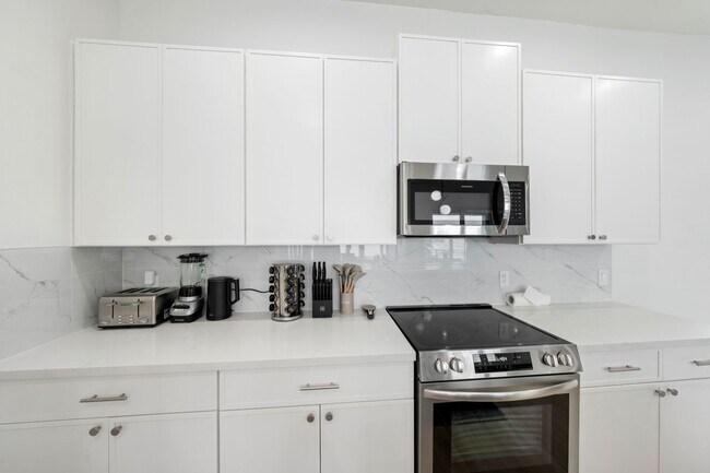Building Photo - 3010 Delano St