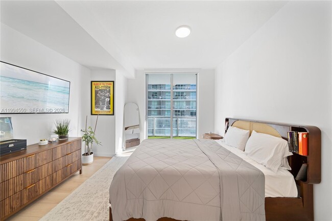 Building Photo - 1111 SW 1st Ave