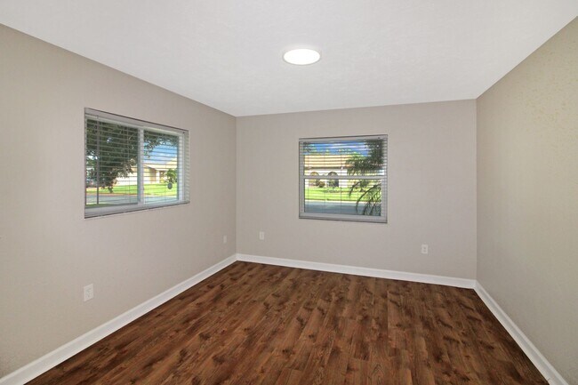 Building Photo - 1036 N Cypress Point Dr