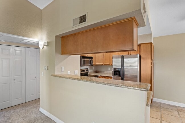 Building Photo - Gorgeous Condo in Folsom !