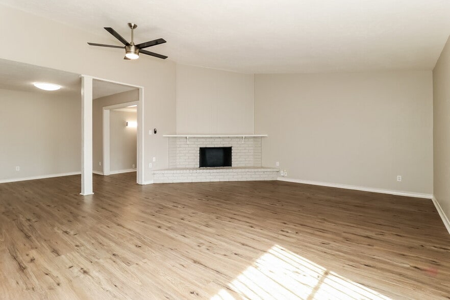 Building Photo - 7900 Bermejo Rd
