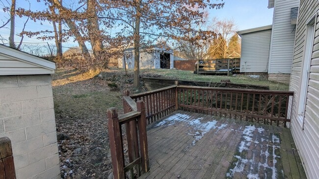 Building Photo - Charming 3-bedroom, 1.5-bathrooms home located in the heart of Akron