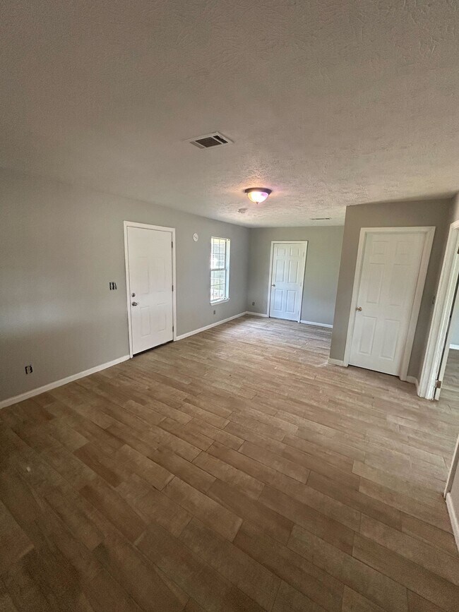 Building Photo - 940 Pebblebrook Dr