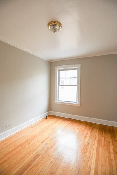 Building Photo - 4520 N Damen Ave