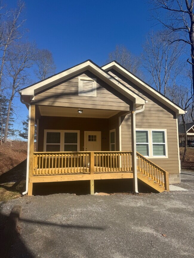 Building Photo - ROOMY AND MODERN NEW CONSTRUCTION HOME! AVAILABLE NOW!