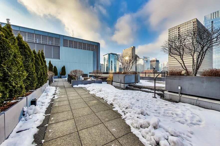 Building Photo - 310 S Michigan Ave