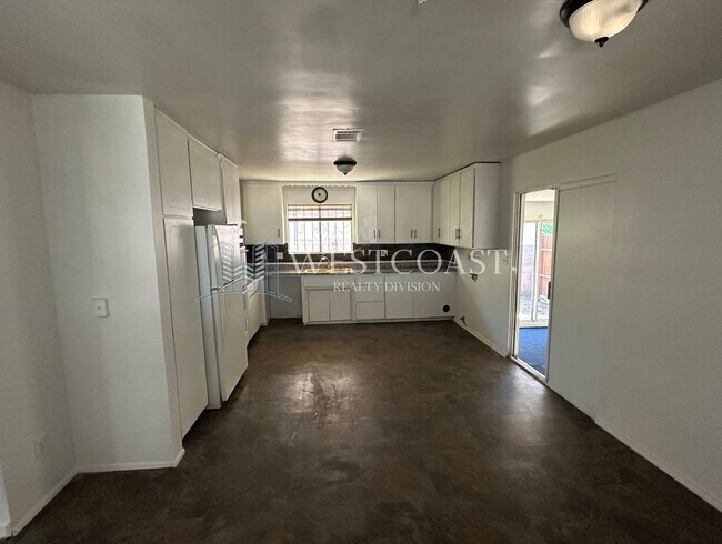 Building Photo - Highland