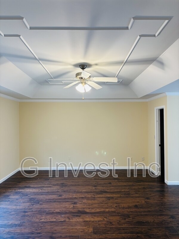 Building Photo - 4995 Upper Elm St