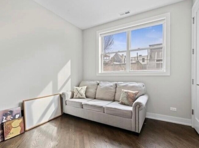 Building Photo - 2303 W Wilcox St