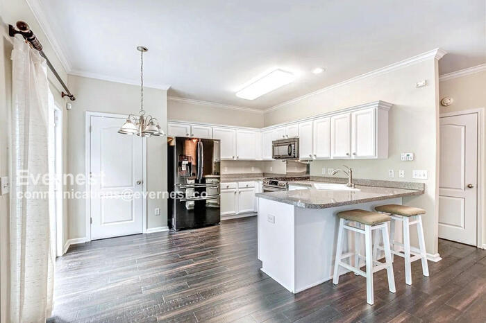 Building Photo - 5225 Southfork Blvd