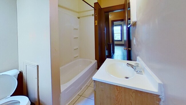 Building Photo - 798 E Whittier St