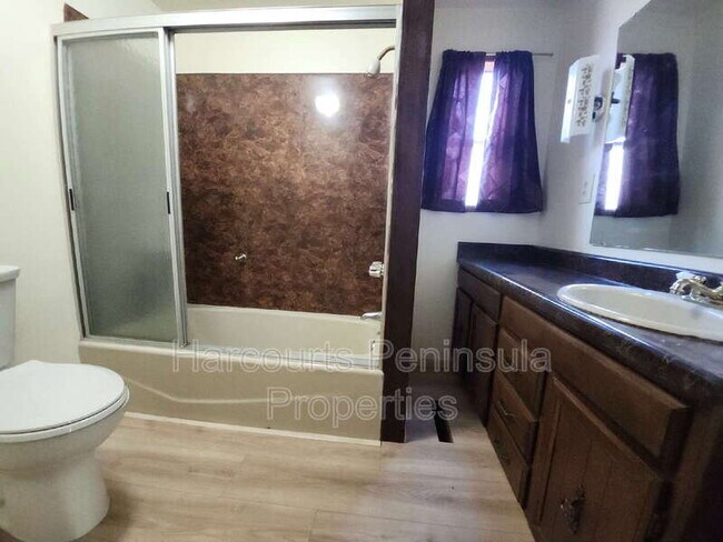 Building Photo - 1911 Jacobsen Blvd