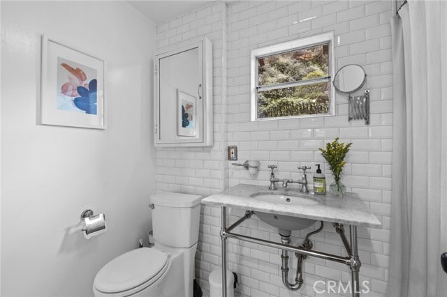 Building Photo - 721 Country Club Dr