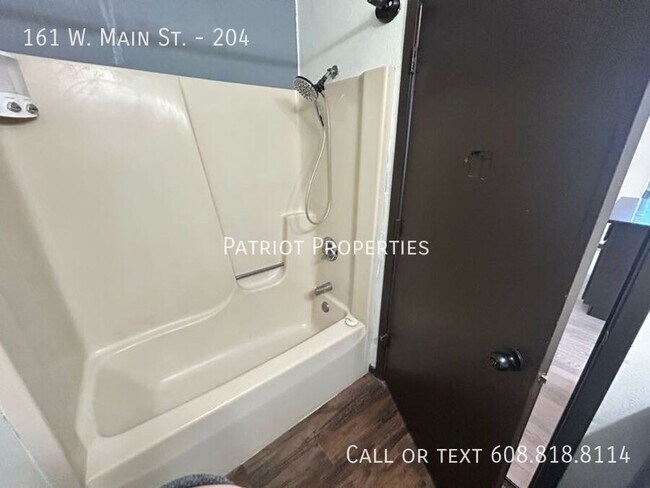 Building Photo - 161 W Main St