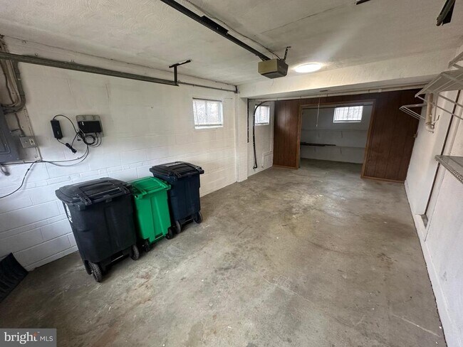 Building Photo - 3912 21st Ave