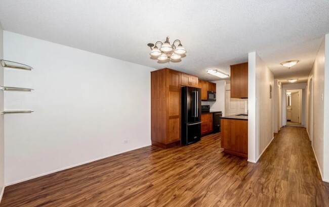Building Photo - 2325 S Linden Ct