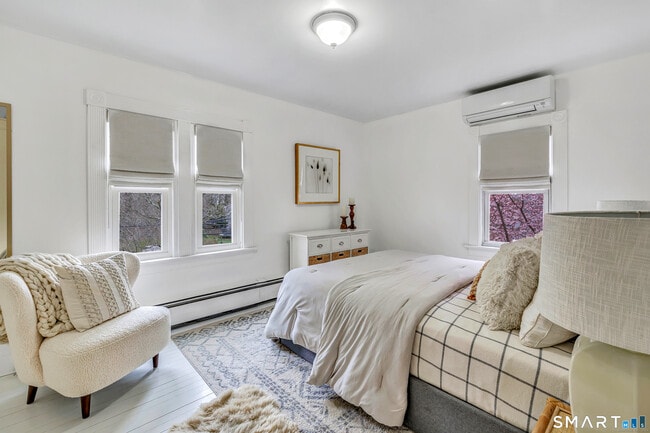 Building Photo - 132 Pequot Ave