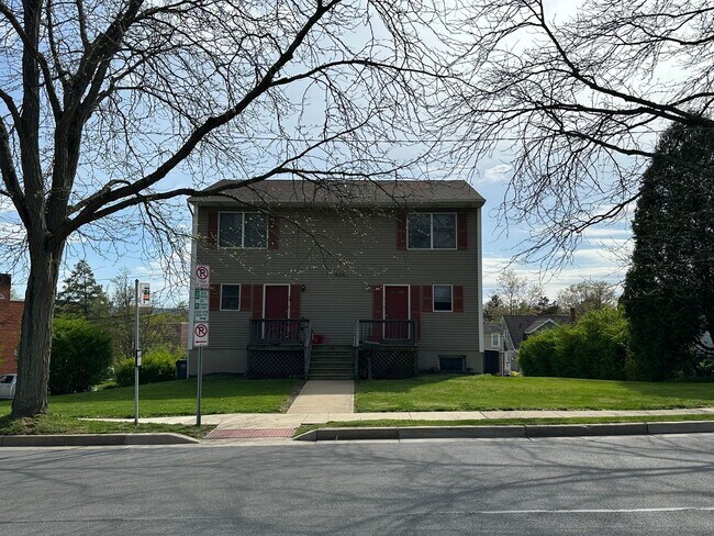 Building Photo - 830 S Pugh St