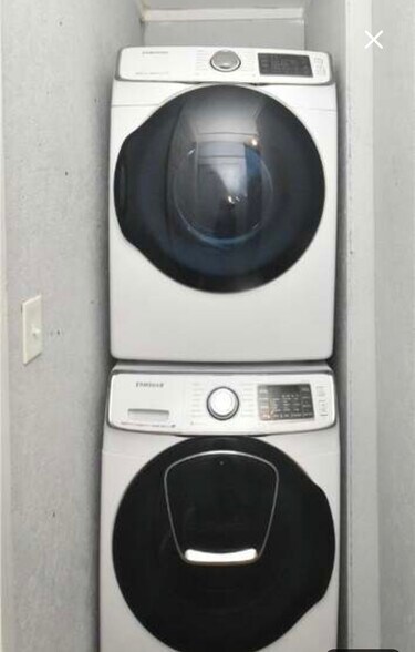 Building Photo - 28 Red Jacket Pky