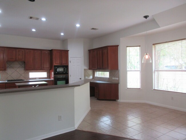 Building Photo - Large 4-bedroom with Office in the Estates...