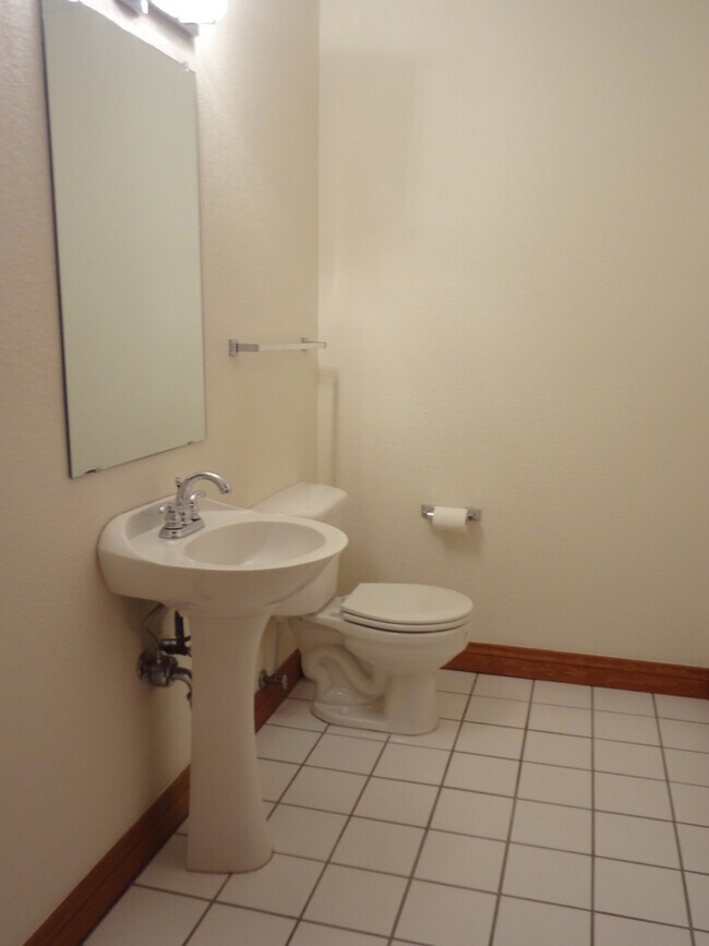 Building Photo - Spacious 2-Story 1-Bedroom/1.5-Bathroom Lo...