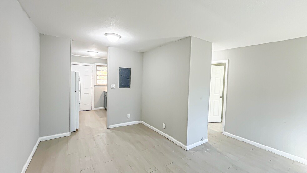 Building Photo - 1379 Sanford Ave