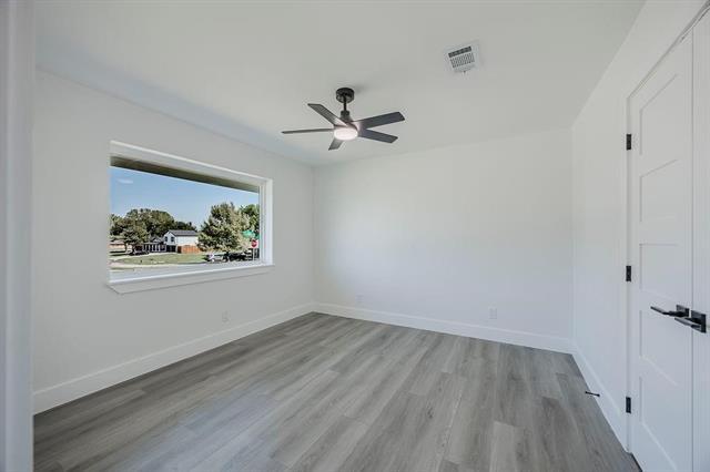 Building Photo - 310 E 6th St