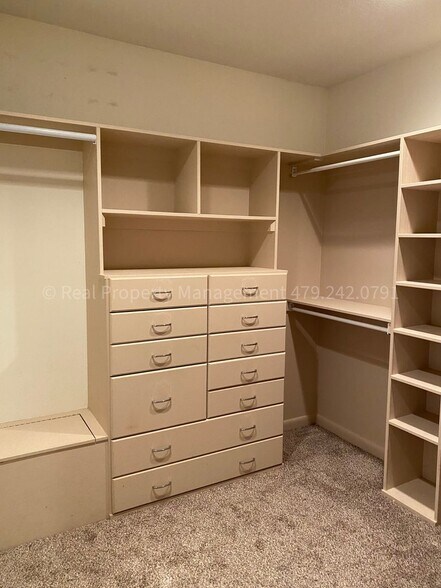 Building Photo - 1901 S 72nd St