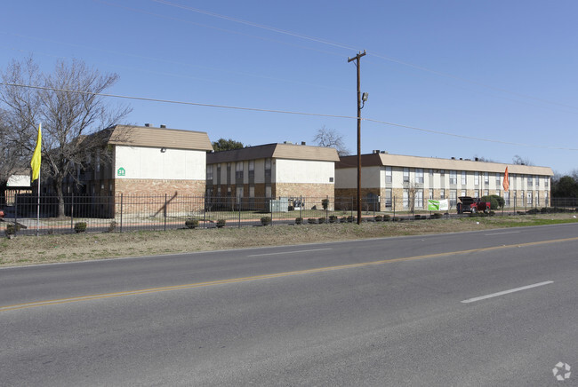 Primary Photo - Oak Meadow Villa Apartments