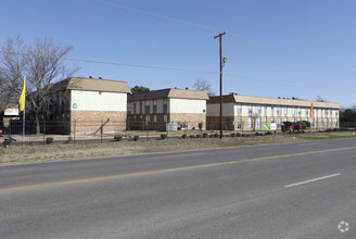 Building Photo - Oak Meadow Villa