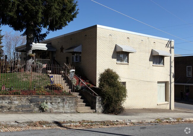 Building Photo - 737 Gaston Ave
