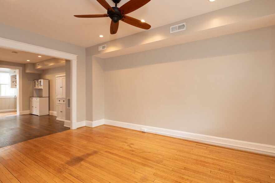 Building Photo - 1234 Owen Pl NE