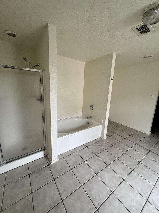 Building Photo - Beautiful home located in the desirable Ga...