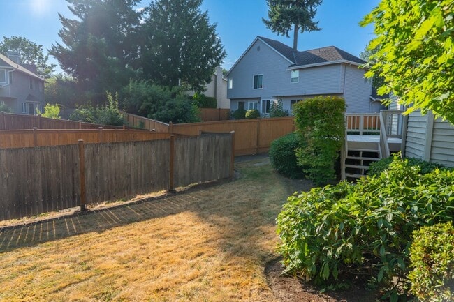 Building Photo - 3Bd/2.5Ba Bellevue House( Newport Hill)