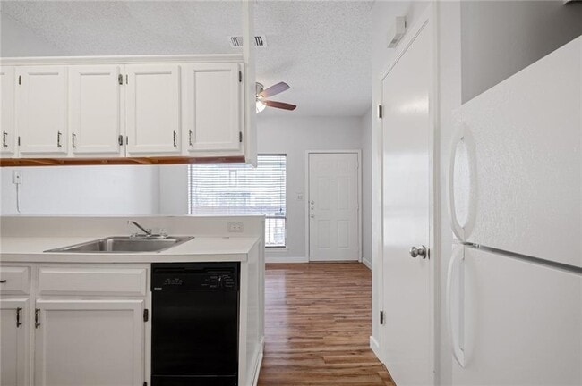 Building Photo - 2210 Pearl St